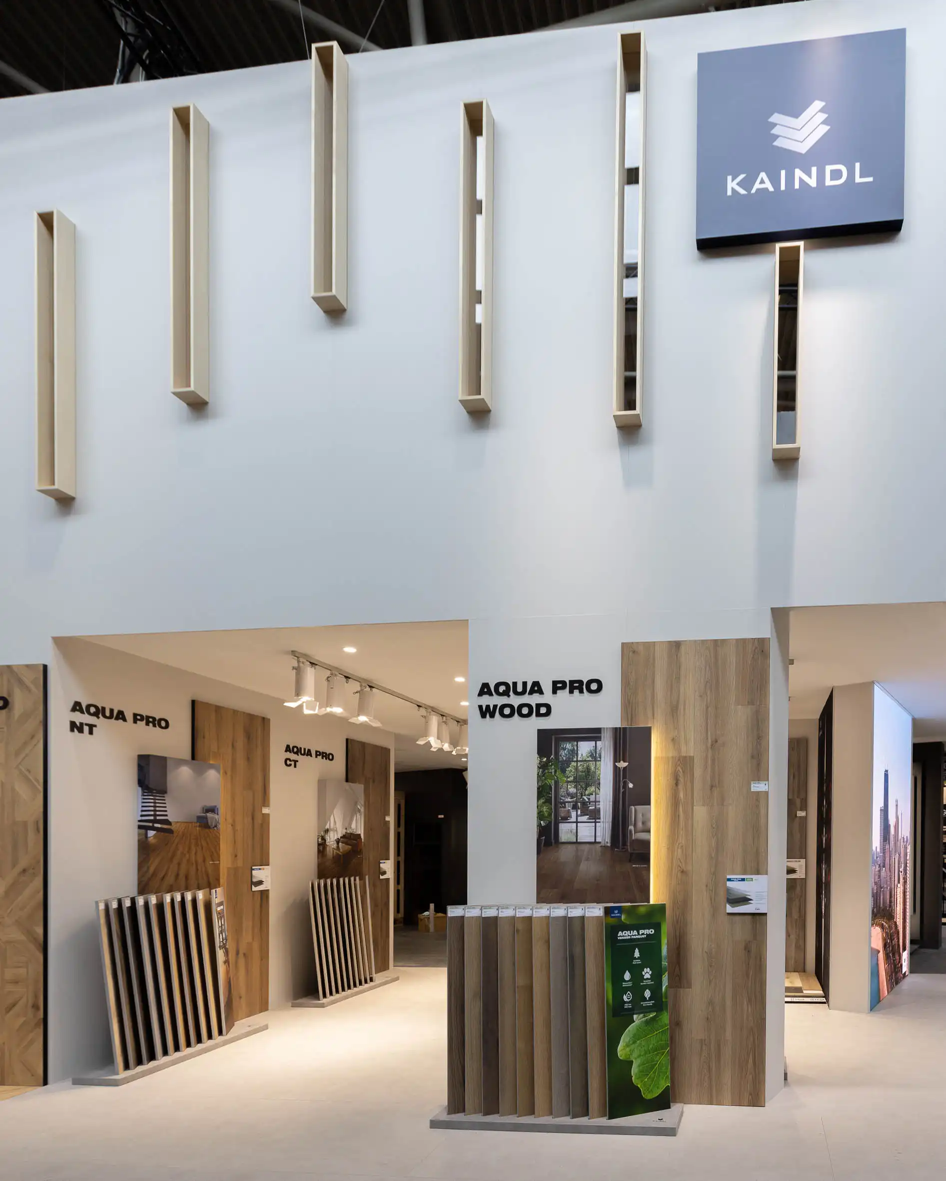 Foto Messestand – Messearchitektur für Kronospan und KAINDL auf der BAU 2023